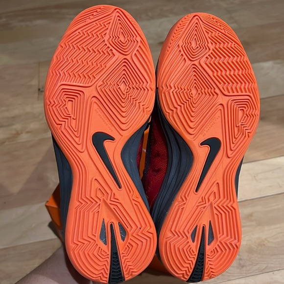 NIB Nike Hyperdunk Boys Size 4.5 - Picture 9 of 10